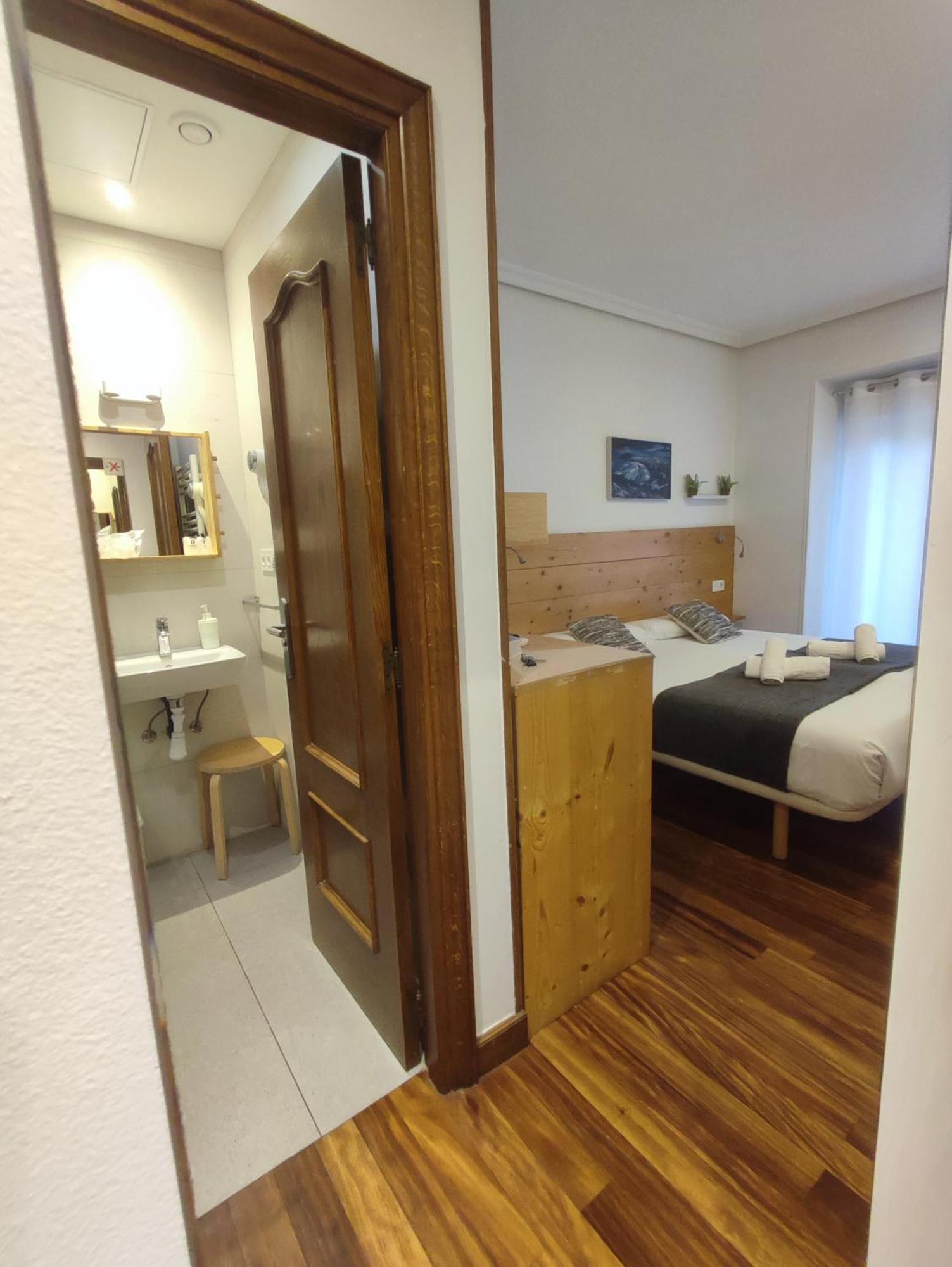 Pension Urkia San Sebastián Esterno foto